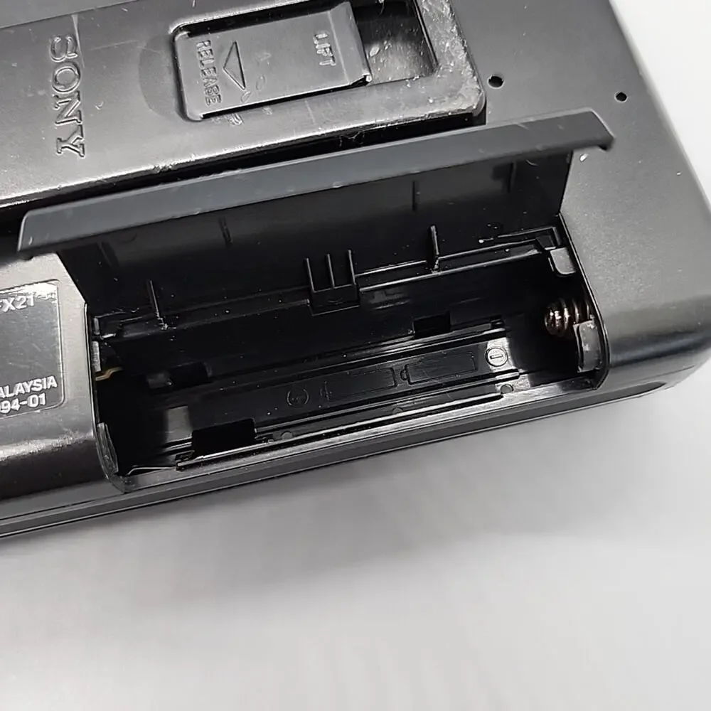 PARTS ONLY‎ Sony Walkman WM-FX21 FM/AM Cassette Player Radio Works